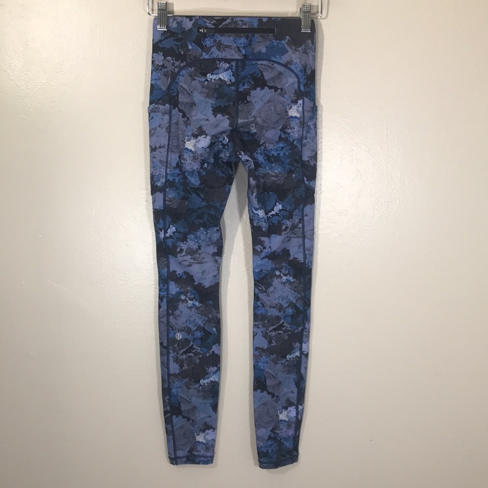 EUC LuluLemon Patterned‎ Leggings - Picture 4 of 7